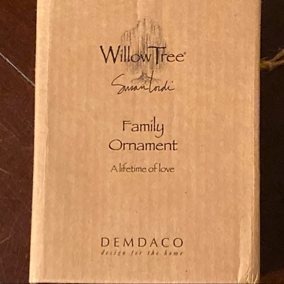 “A Lifetime of Love” Collectible Willow Tree Family Ornament NIB 💗💗💗💗 - Picture 2 of 5